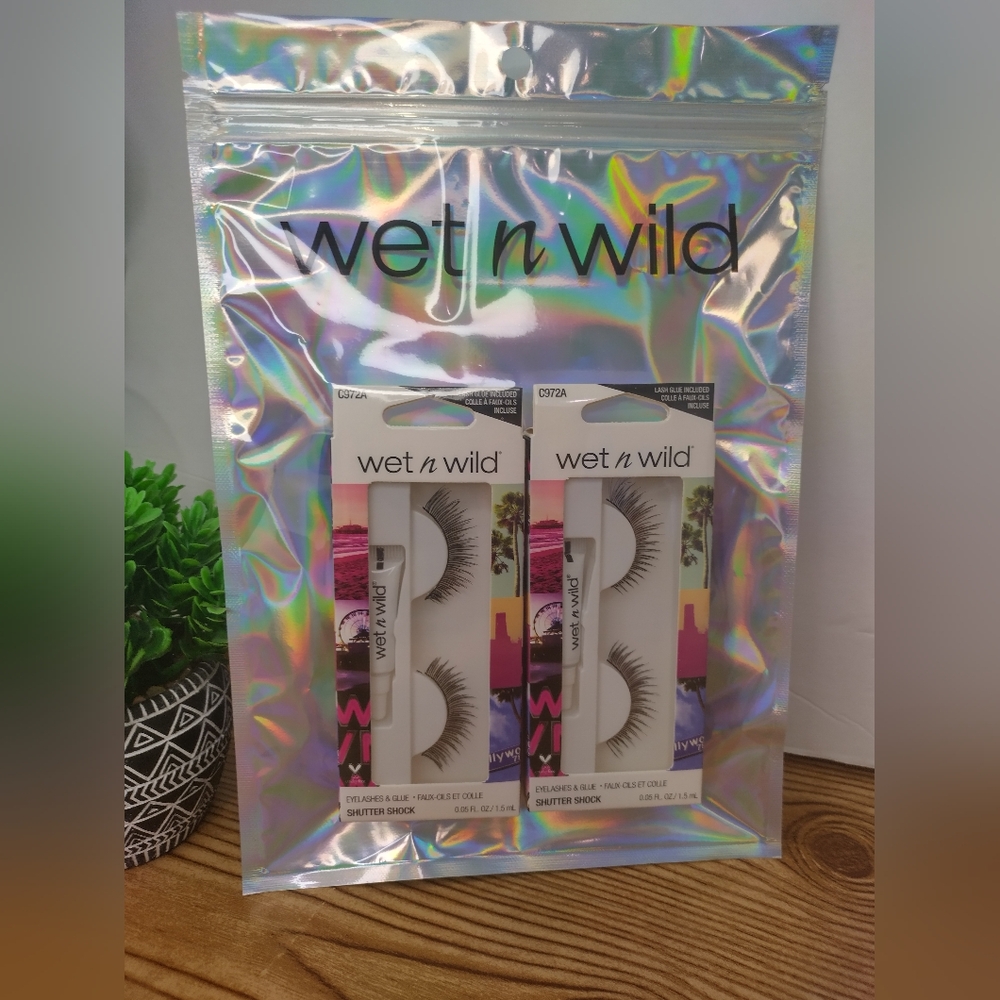 Wet And Wild Shutter Shock False Eyelash Set Of 2 With Glue
